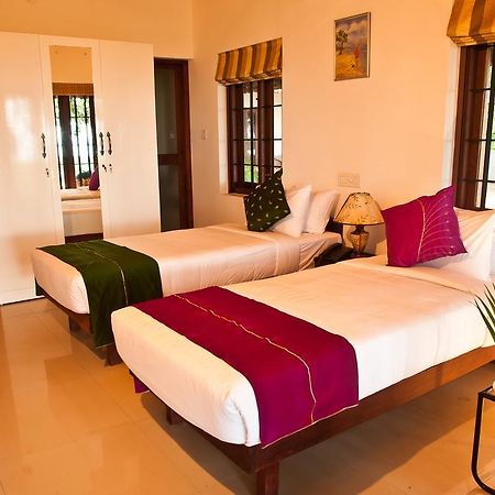 Saro Lake County Kumarakom Ngoại thất bức ảnh