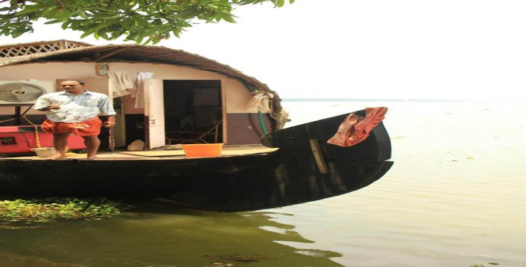 Saro Lake County Kumarakom Ngoại thất bức ảnh