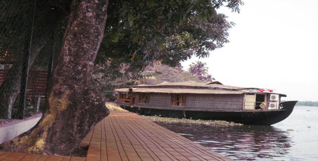 Saro Lake County Kumarakom Ngoại thất bức ảnh